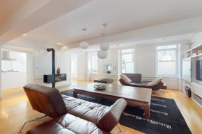 Le N 10 - Apartment of 200 sqm with patio of 35 square meters in Old Town